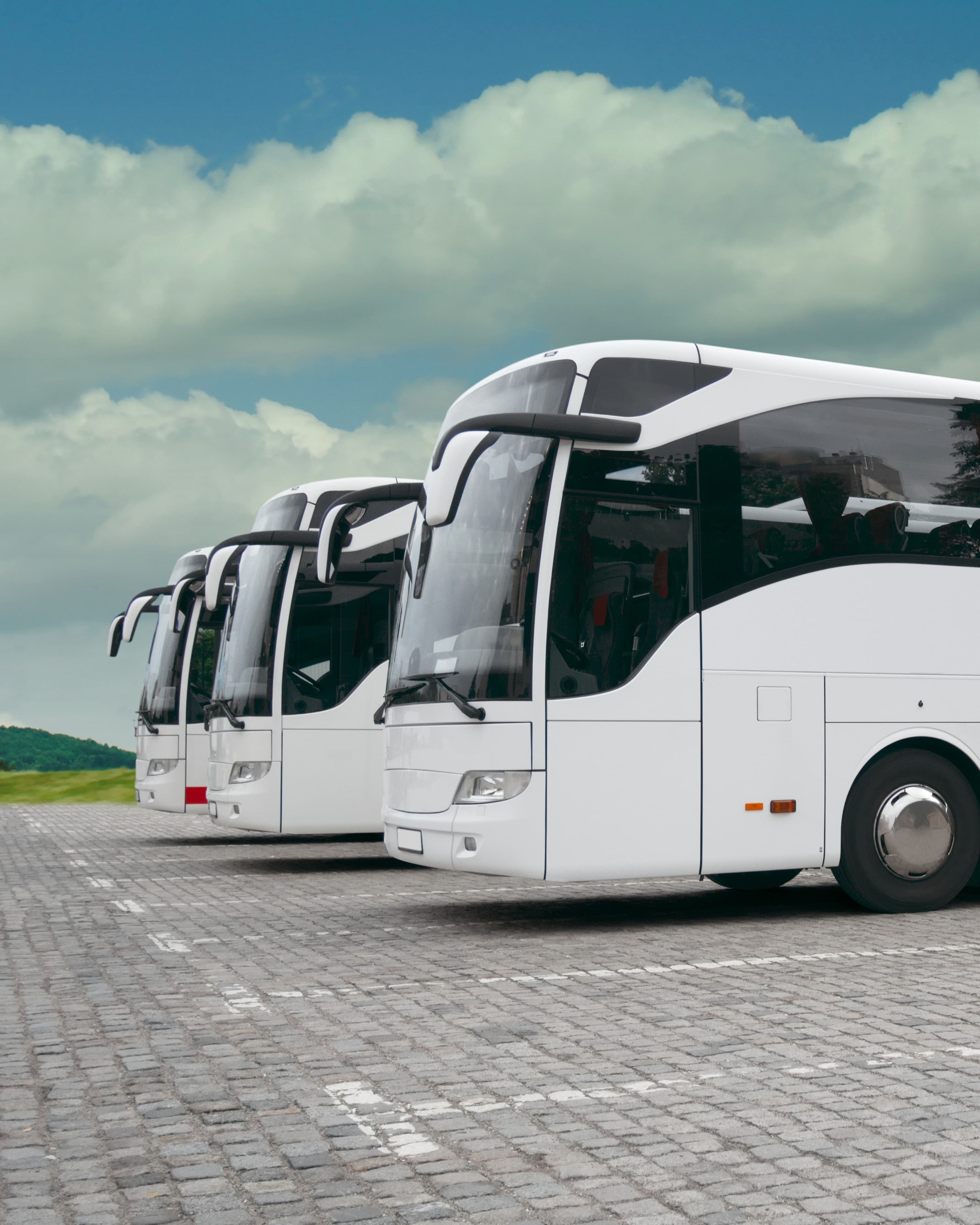 Trys autobusai